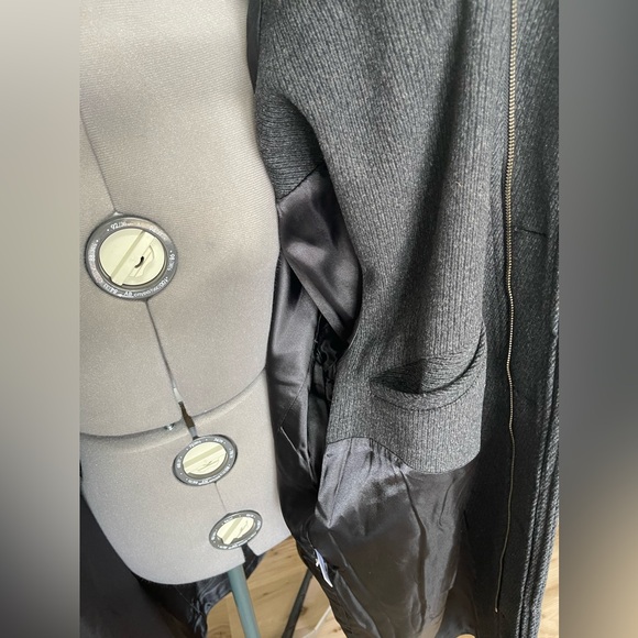 Men’s suit/dress coat, XL
Wool blend - Picture 7 of 8